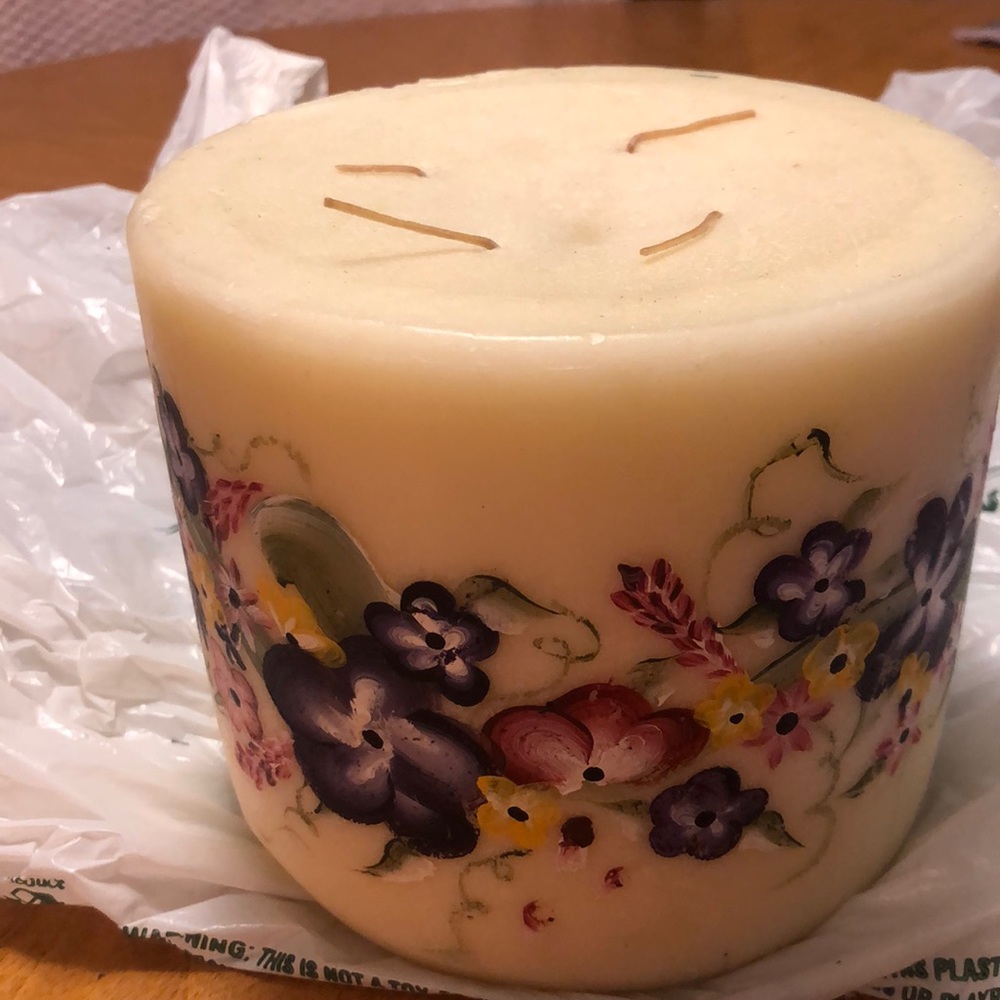 5”, 4 pound, 4 wick, vanilla scented candle with painted flowers